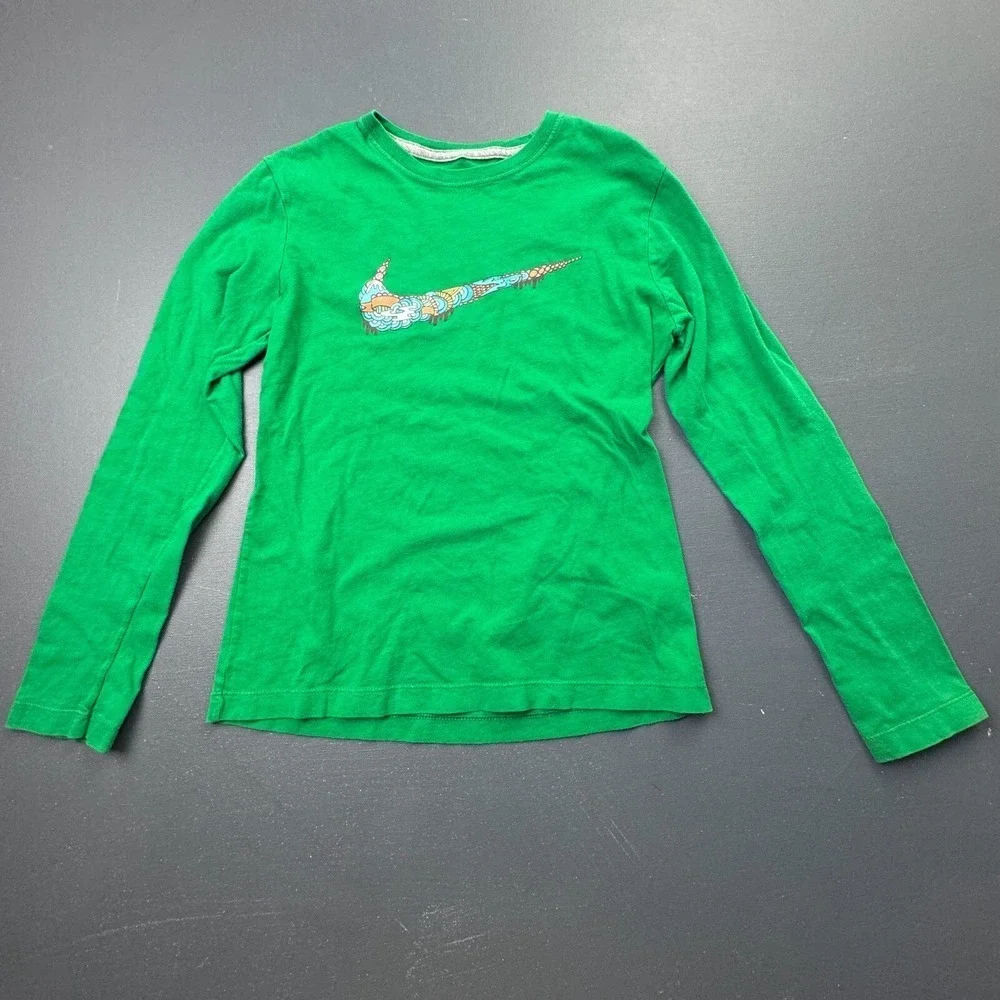Nike Boys Size Medium Green Long Sleeve Tee Graphic Swoosh Logo Cotton Casual
